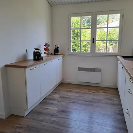 Maison De Charme Avec Grand Jardin, Terrasse Et Wifi, Proche Et Commerces - Fr-1-323-551 Holiday home Saint-Hilaire-de-Riez