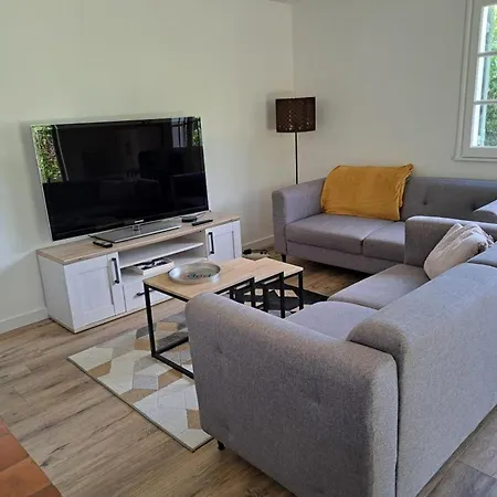 Maison De Charme Avec Grand Jardin, Terrasse Et Wifi, Proche Et Commerces - Fr-1-323-551 Hébergement de vacances