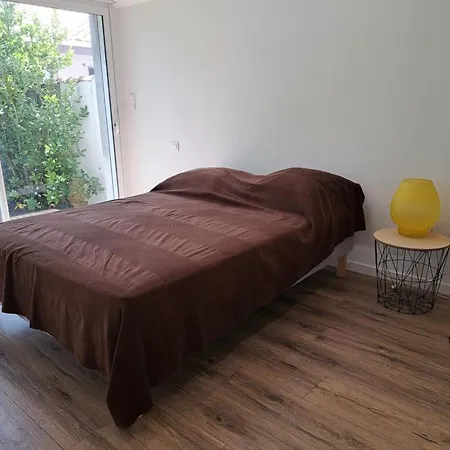 Hébergement de vacances Maison De Charme Avec Grand Jardin, Terrasse Et Wifi, Proche Et Commerces - Fr-1-323-551 *