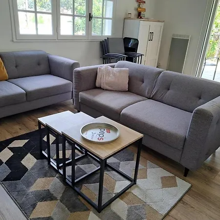 Hébergement de vacances Maison De Charme Avec Grand Jardin, Terrasse Et Wifi, Proche Et Commerces - Fr-1-323-551